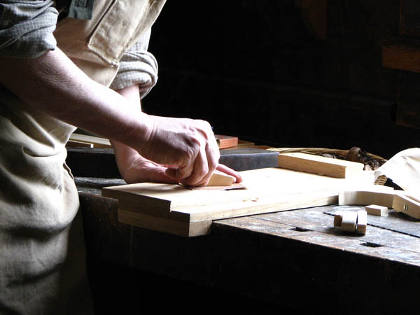Nuestro equipo de profesionales cuenta  con muchos años de contrastada <strong>experiencia</strong> en el sector de la <strong>carpintería de madera en Mura</strong>.